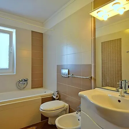 Coastal Serene In Apartmán Umag